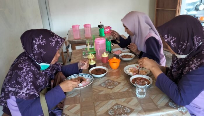 Lezatnya Soto dan Nasi Goreng Dendeng, Cita Rasa Spesial di Warung “Mbak Yuni” Kelok Betung Sawahlunto