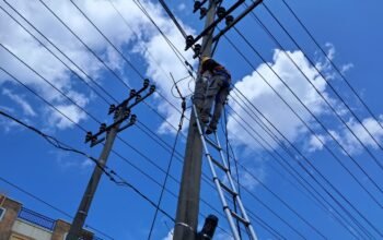 Optimalisasi Koneksi Internet, PLN Icon Plus Lakukan Perbaikan Instalasi Kabel Fiber Optik di Rengat Barat