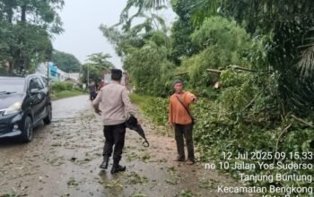 Respon Kilat Polisi Barelang Hadapi Cuaca Ekstrem, Warga: “Terima Kasih Pak Polisi!”