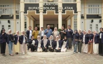 810 Mahasiswa Universitas Baiturahmah Jalankan Tanggung Jawab Sosial di Solsel