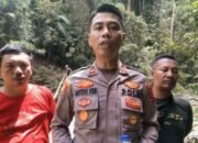 Empat Hari Pasca Ambruk, Kapolsek Dua Koto Bersama Warga Rampungkan Jembatan Darurat di Batang Pasaman