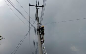 Komitmen Jaga Keandalan Internet, PLN Icon Plus Lakukan Pemeliharaan Jaringan Kabel Internet di Kerinci Kanan