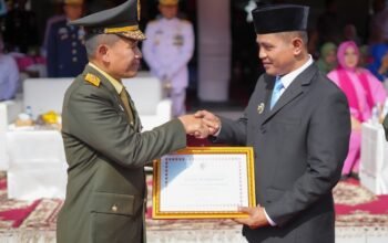 Bupati Solok Terima Penghargaan pada Peringatan HUT TNI ke-80