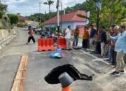 Jalan ke RSUD Sawahlunto yang Baru Diperbaiki Kembali Amblas