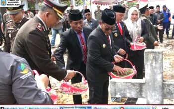 Bupati Heriyus Pimpin Ziarah dan Tabur Bunga di Taman Makam Pahlawan Murung Raya