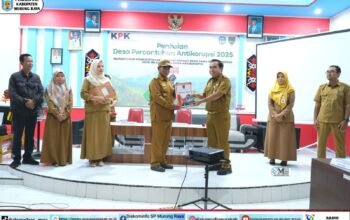 Bupati Heriyus Hadiri Penilaian Desa Bahitom Sebagai Desa Percontohan Anti Korupsi di Murung Raya