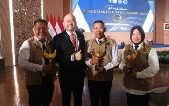 Kepala Tiyuh PJU Terima Penghargaan  Anugrah PJA Dari Kemenkhum dan MA