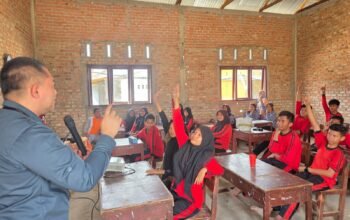 Melalui Program TJSL, PLN Icon Plus Gelar Edukasi Dunia Digital dan Salurkan Bantuan Sarana Pendidikan di UPT SMPN 10 Tambang