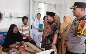 Benny Utama Bersama Kapolres Pasaman Jenguk Korban Penganiayaan