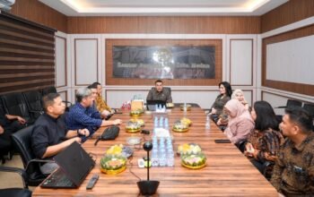 Kunjungi Dua Kantah di Sumut, Wamen Ossy Monitoring Kesiapan WBBM hingga Serahkan Sertipikat kepada Masyarakat