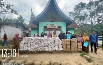 Dinsos Agam Hadir untuk Warga Palembayan, Salurkan Bantuan Pascabencana