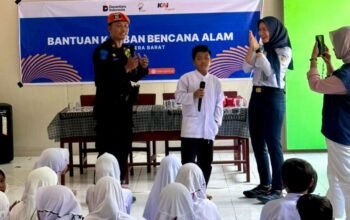 Komitmen Berkelanjutan, KAI Divre II Sumbar Bersama KAI Properti Sapa Sekolah Terdampak Bencana Banjir di Batang Anai