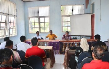 Sekda Martinus Ajak Masyarakat Sipora Selatan Ubah Budaya Kebersihan