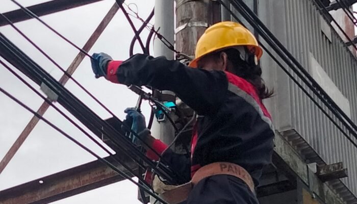 Tingkatkan Keamanan dan Kerapian Jaringan Fiber Optik, PLN Icon Plus Lakukan Pemeliharaan Jaringan Fiber Optik di Kota Padang