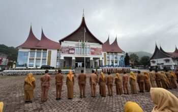 Plt. Kepala Disdukcapil Achmad Ilham Pimpin Apel Pagi, Tekankan Disiplin, Kebersihan, dan Perekamanan KTP Elektronik