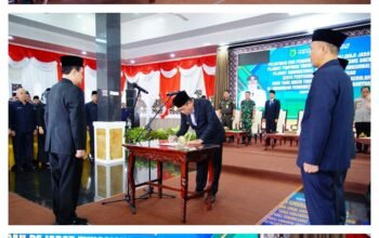 Bupati H. M. Toha Tohet Lantik Sekda, Pejabat Administrator dan Pejabat Fungsional serta Kepala Sekolah