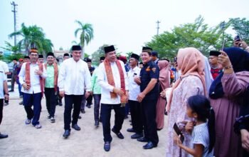 Tarhib Ramadhan Bamukoi Berbagi, Bupati Toha Serahkan Sertifikat Lahan dan Bantuan Sembako