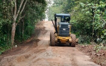 Tepati Janji, Bupati Toha Tohet Langsung Eksekusi Perbaikan Jalan Strategis Lawang Wetan