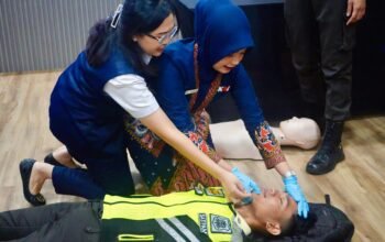 Sambut Angkutan Lebaran 2026, KAI Divre II Sumbar Gelar Penyuluhan Manajemen Kelelahan dan Pelatihan P3K bagi Pekerja