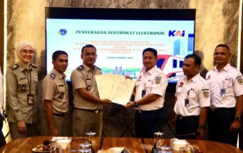 Upaya Selamatkan Aset Negara, KAI Divre II Sumbar Terima e-Sertipikat dari BPN Kabupaten Sijunjung