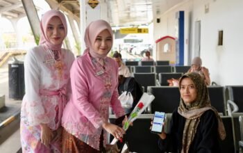 Sapa Kartini, KAI Divre II Sumbar Beri Apresiasi kepada Penumpang Perempuan