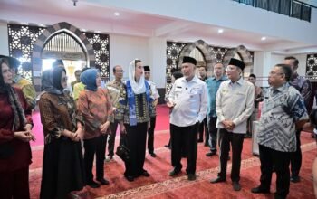 Viral Isu Menteri Pariwisata Menggunakan Sepatu di Masjid, Pemprov Sumbar Pastikan itu Tidak Benar