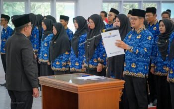Bupati Eka Putra Lantik dan Serahkan SK 46 Orang PNS Formasi Tahun 2024