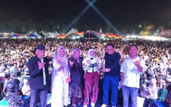 DJ Damonok dan Diva Aurel Hibur Warga di Sumarak Pasa Ekraf 2026, Ribuan Pengunjung Padati Halaman Kantor Bupati Pasbar