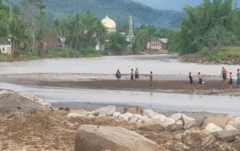 Pascabanjir, Krueng Meureudu Beralih Fungsi Menjadi Lapangan Sepak Bola