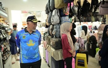 Libur Panjang, Gubernur Ajak Wisatawan dan Masyarakat Jaga Kebersihan Pasar Ateh Bukittinggi
