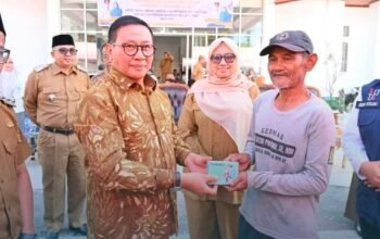 Pemko Bukittinggi bersama STPL Bekasi Serahkan Bantuan Atensi Untuk 82 PKM
