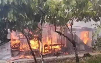 Dalam Hitungan Menit, Dua Rumah di Kapalo Koto Ludes Terbakar