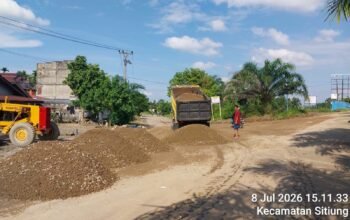 Dinas PUPR Dharmasraya Mulai Rehabilitasi Jalan Simpang Tiga Sitiung Lama–Pulai, Wujud Komitmen Bupati Annisa Benahi Infrastruktur