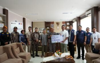 Komitmen Berkelanjutan, KAI Divre II Sumbar Salurkan Hampir Rp300 Juta Dana TJSL pada Semester I 2026