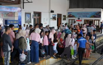 Kepercayaan Masyarakat Terus Meningkat, KAI Divre II Sumbar Layani 205 Ribu Pelanggan Saat Libur Sekolah