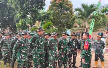 Pimpin Apel Pengecekan, Dansatgas Kapten Inf M. Latif Bagi Sektor Tugas TMMD ke-129