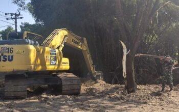 TMMD 129 Bojonegoro Bergerak, Sungai Kesongo Kedungadem Diperdalam untuk Cegah Hambatan Aliran
