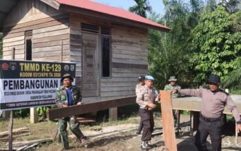 Wujudkan Lingkungan Sehat, Sinergi Tni/Polri di TMMD Ke 129 Pacu Pembangunan MCK di Desa Pangkalan Terap