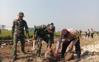Kerja Sama Tni, Polri Dan Rakyat   Bergotong Royong Membangun Desa   Tmmd Ke-129 Kodim 0726/Sukoharjo