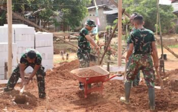 Satgas TMMD Ke-129 Kodim 0412/LU Mulai Pemasangan Bata Hebel RTLH Milik Ibu Landep