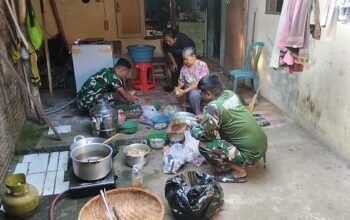 Satgas TMMD Reguler Ke-129 Desa Parangjoro Kodim 0726/Sukoharjo Membantu Memasak