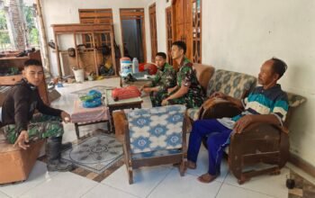 Di Sela TMMD, Satgas dan Warga Desa Parangjoro Lakukan Komsos dengan Penuh Keakraban