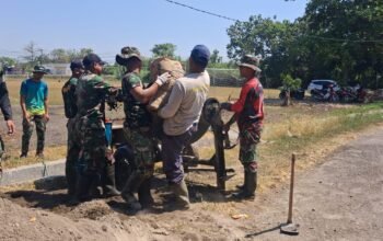 Guyub Rukun, Satgas TMMD Reguler Ke-129 Desa Parangjoro Bersama Masyarakat Kebut Pembangunan Talud Sepanjang 500 Meter