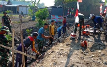 Kejar Target, Satgas TMMD Bersama Warga Kebut Pembangunan Talud