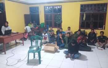 TMMD Ke-129 Kodim 1807/Sorong Selatan Semarakkan Kebersamaan, Anggota Satgas dan Warga Kampung Sesor Seru-seruan Nobar Final Piala Dunia 2026