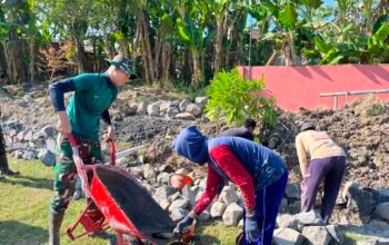 Gotong Royong Bangun Talud, Satgas Tmmd Reg 129 Bersama Warga Parangjoro Kejar Target