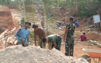 Bawah Terik Siang: Satgas TMMD ke-129 dan Warga Desa Baru Raharja Kejar Target Pembangunan Gorong-Gorong