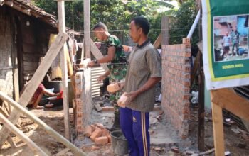 Bapak Sandri Dukung Penuh Pembangunan MCK di Rumahnya dalam Program TMMD ke-129 Kodim 0412/LU