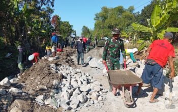 SINERGI TNI-POLRI DAN WARGA PERCEPAT PENYELESAIAN TMMD Reguler Ke-129 di Desa Parangjoro
