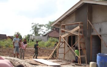 Rumah Bapak Suwardi Mulai Tampak Wujudnya, Satgas TMMD Ke-129 Wujudkan Harapan Akan Hunian yang Layak